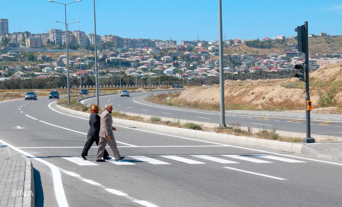 Bakıda cib tipli dayanacaqlar və nizamlanan piyada keçidi təşkil edilib