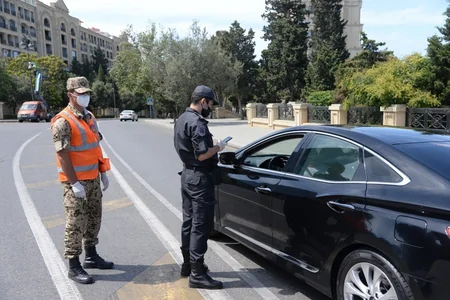Könüllülər polisə dəstək oldu