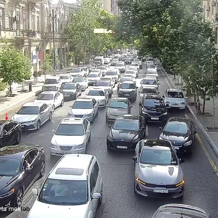 Bakının bir sıra yollarında tıxac yaranıb