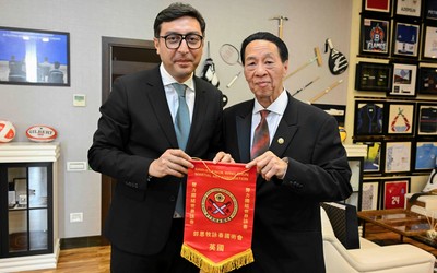 Fərid Qayıbov “Yaşayan Əfsanə” tituluna sahib məşhur döyüş ustası ilə görüşüb