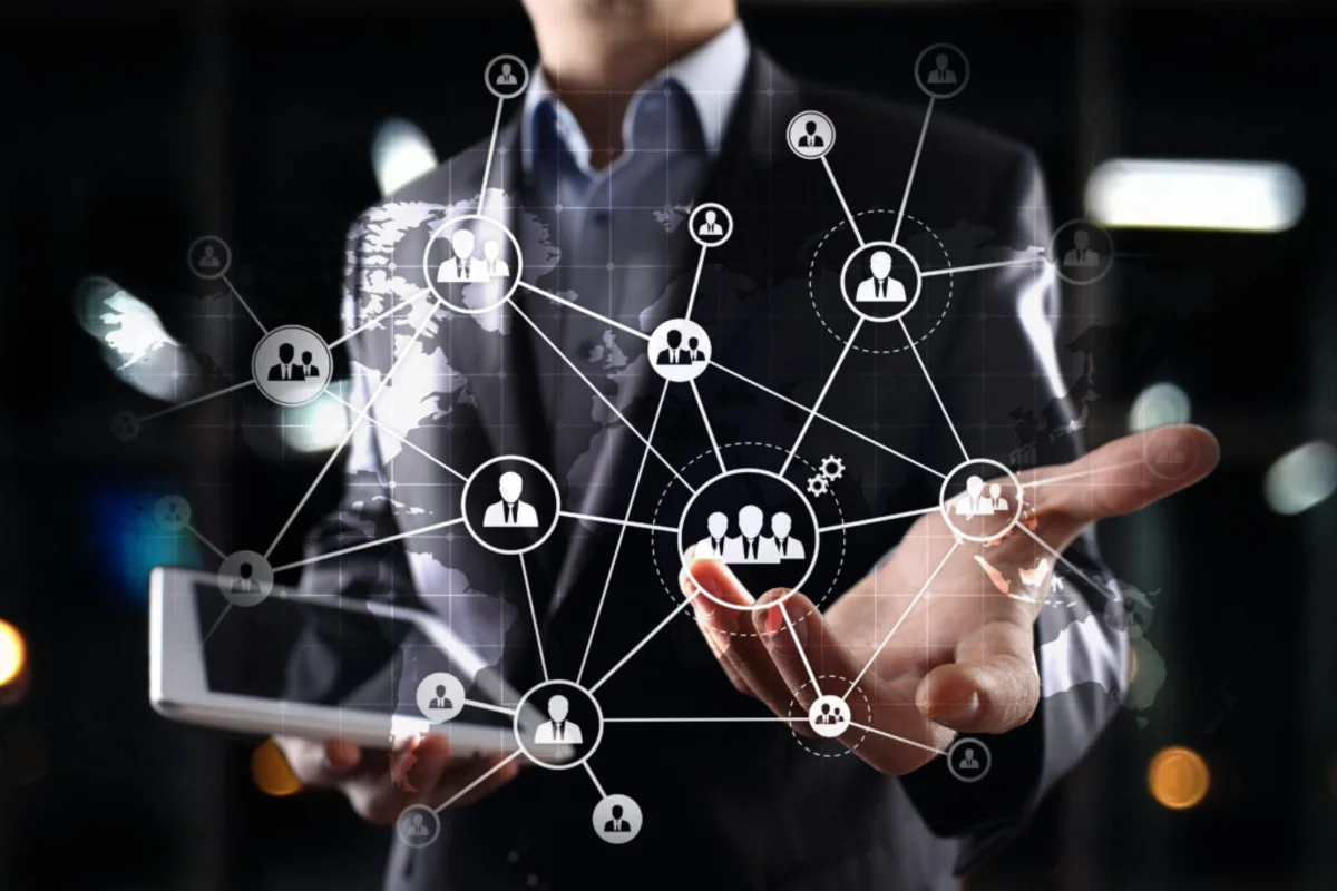 Nazirlik rəsmisi: Rəqəmsallaşmada Bakı ilə məhdudlaşmaq yanlış addım olar