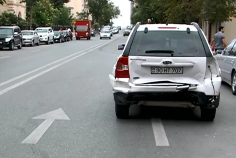 Пешеход в Баку стал причиной ДТП - ФОТО