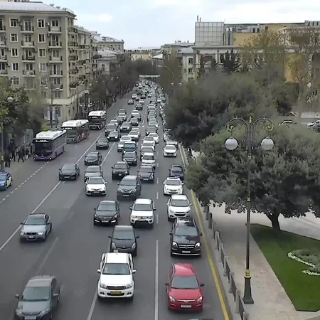 Bakının bir sıra yollarında nəqliyyatın sıxlığı müşahidə edilir - SİYAHI