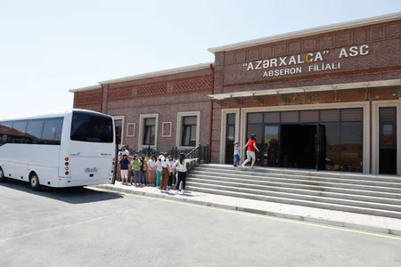 Xüsusi qayğıya ehtiyacı olan uşaqlar “Azərxalça”da olublar           