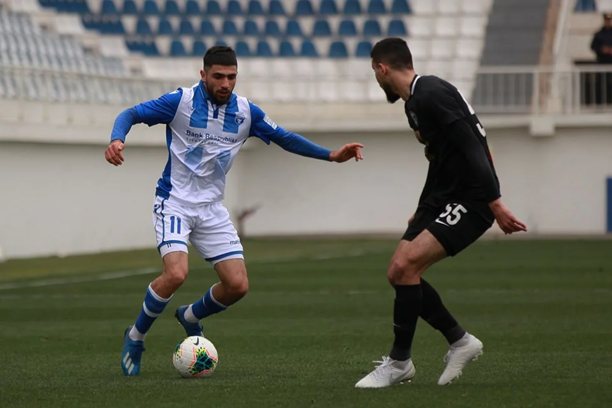 Sabahın futbolçusu: Dedilər, müqavilə bağlamasan, məşqə buraxmayacağıq