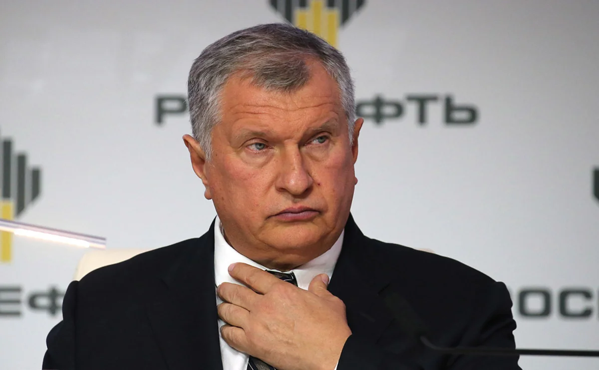 Главе «Роснефти» вручили орден «Достлуг»