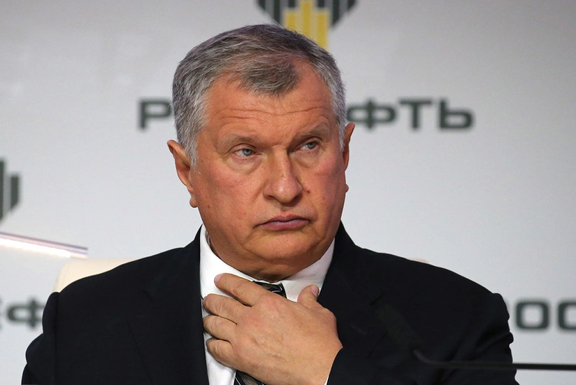 Главе «Роснефти» вручили орден «Достлуг»