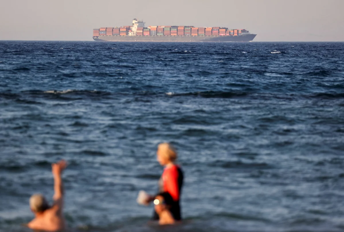 US tries to persuade shippers to sail Red Sea despite Houthi attacks