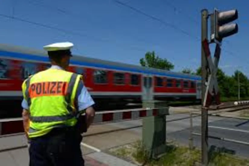 В Германии поезд столкнулся с грузовиком: есть жертвы