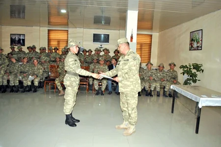 Hərbi qulluqçuların ehtiyata buraxılmasına həsr olunmuş təntənəli mərasim keçirilib