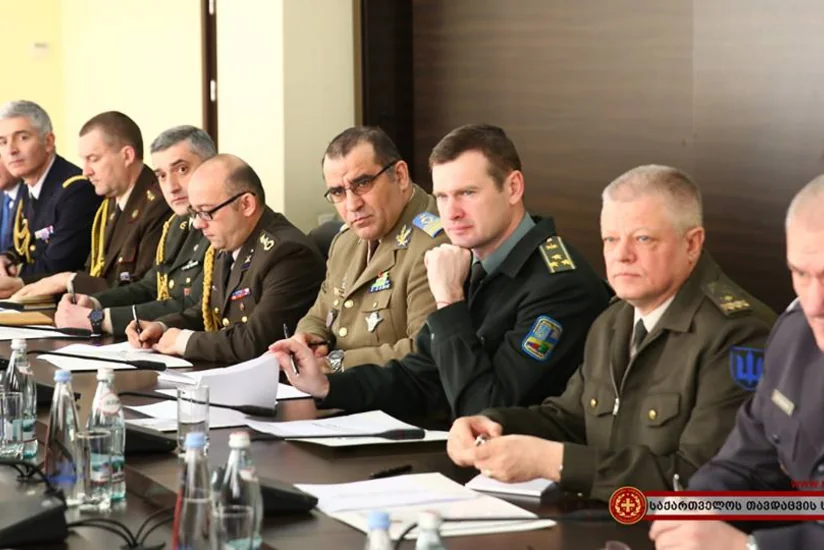 Gürcüstanın müdafiə naziri hərbi attaşelərlə görüşüb