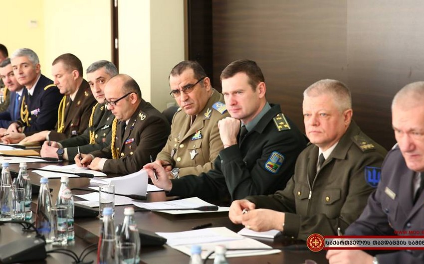Gürcüstanın müdafiə naziri hərbi attaşelərlə görüşüb