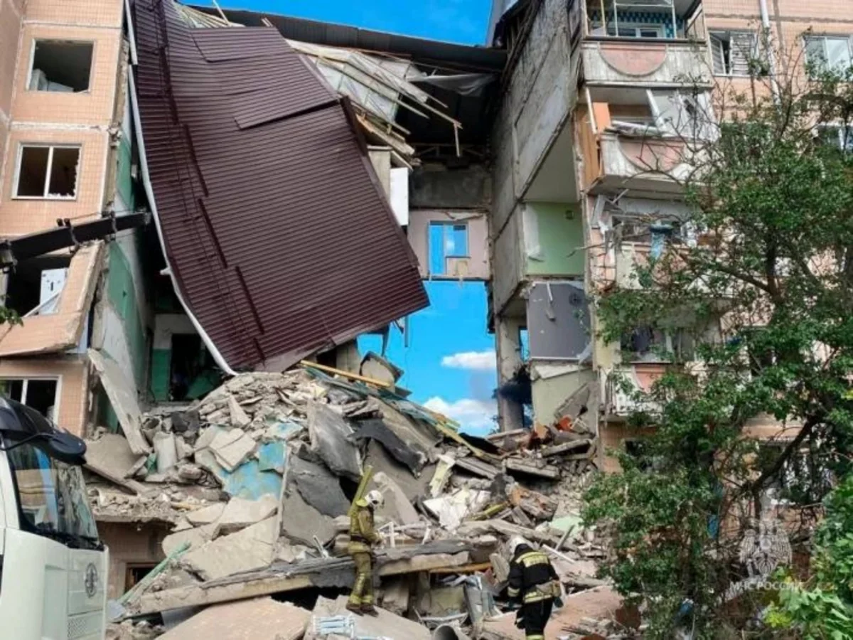 Rusiyada binanın qismən uçması nəticəsində ölənlərin sayı beş nəfərə çatıb