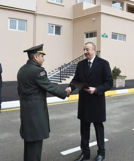 Prezident İlham Əliyev Sabunçu rayonunda hərbçilərə yeni mənzillərin verilməsi mərasimində iştirak edib - YENİLƏNİB