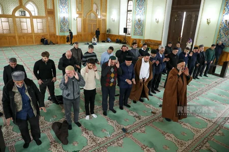 Prayers read in Azerbaijani mosques for plane crash victims