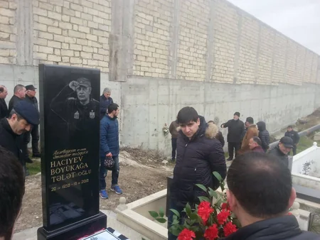 Futbol ictimaiyyəti Böyükağa Hacıyevin məzarını ziyarət edib