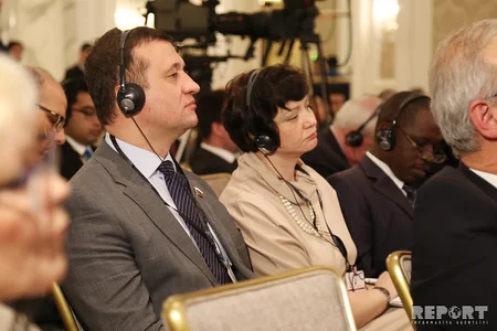 IV Qlobal Bakı Forumu öz işini panel iclaslarla davam etdirir