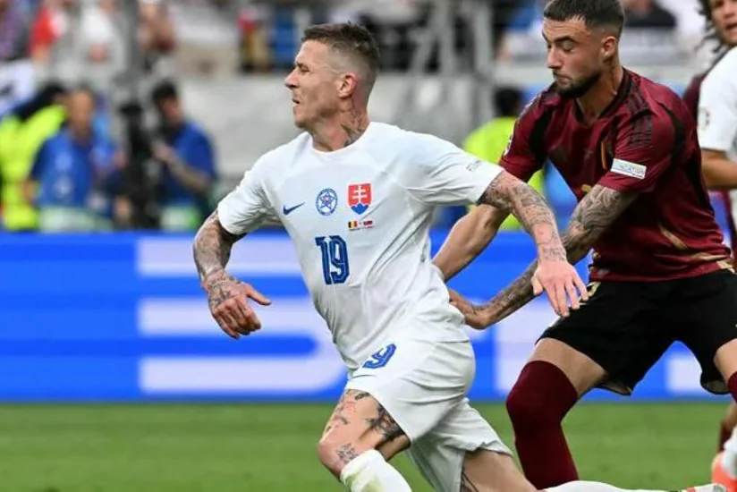 Slovakiya Avropa çempionatlarına 35 və daha yuxarı yaşda üç futbolçu ilə başlayan ikinci komanda olub