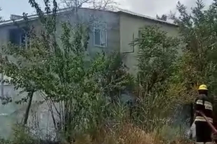 В регионе Азербайджана предотвращено распространение пожара на жилой дом