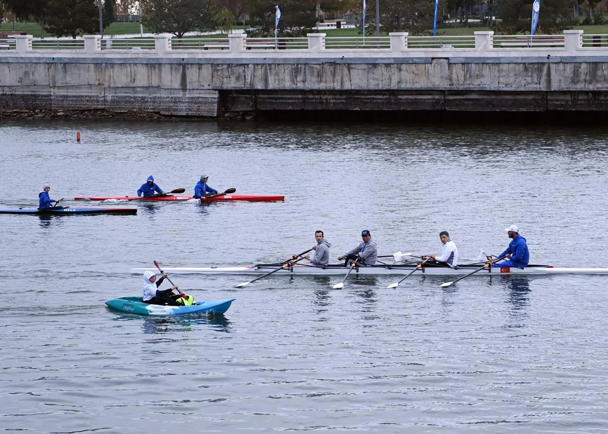 AKAF organizes rowing action in connection with COP29