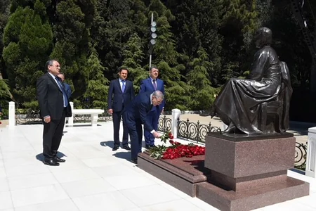 SOCAR rəhbərliyi Heydər Əliyevin məzarını ziyarət edib