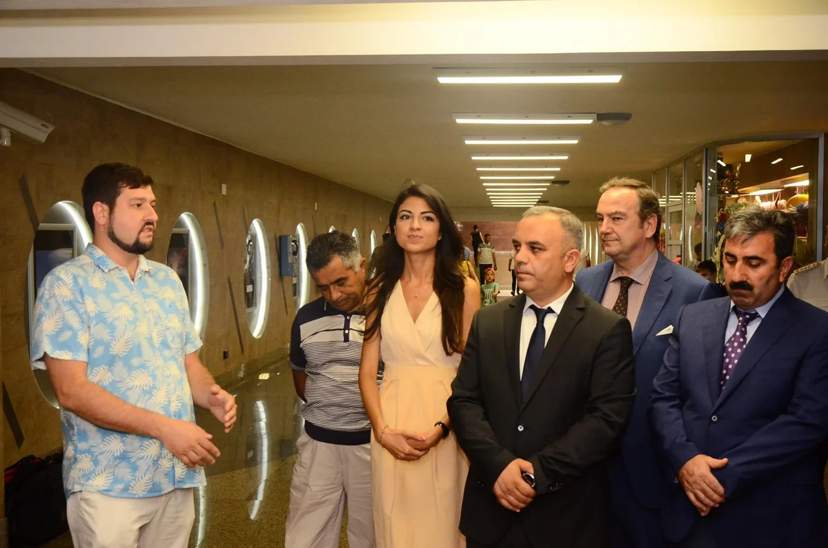 Bakı metrosunda foto-sərgi keçirilir - FOTOSESSİYA