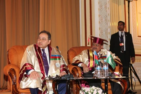 Pakistan prezidentinə BDU-nun fəxri doktoru diplomu təqdim olunub - FOTO