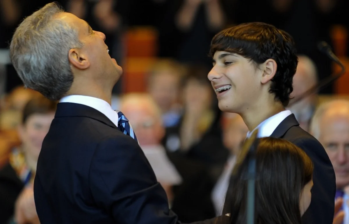 ​ABŞ-da 17 yaşlı mer oğlunu döyüb qarət ediblər