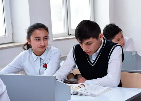 Hər gün Sumqayıtdan Qubaya öyrətməyə, axşam isə Bakıya öyrənməyə gələn qız - REPORTAJ