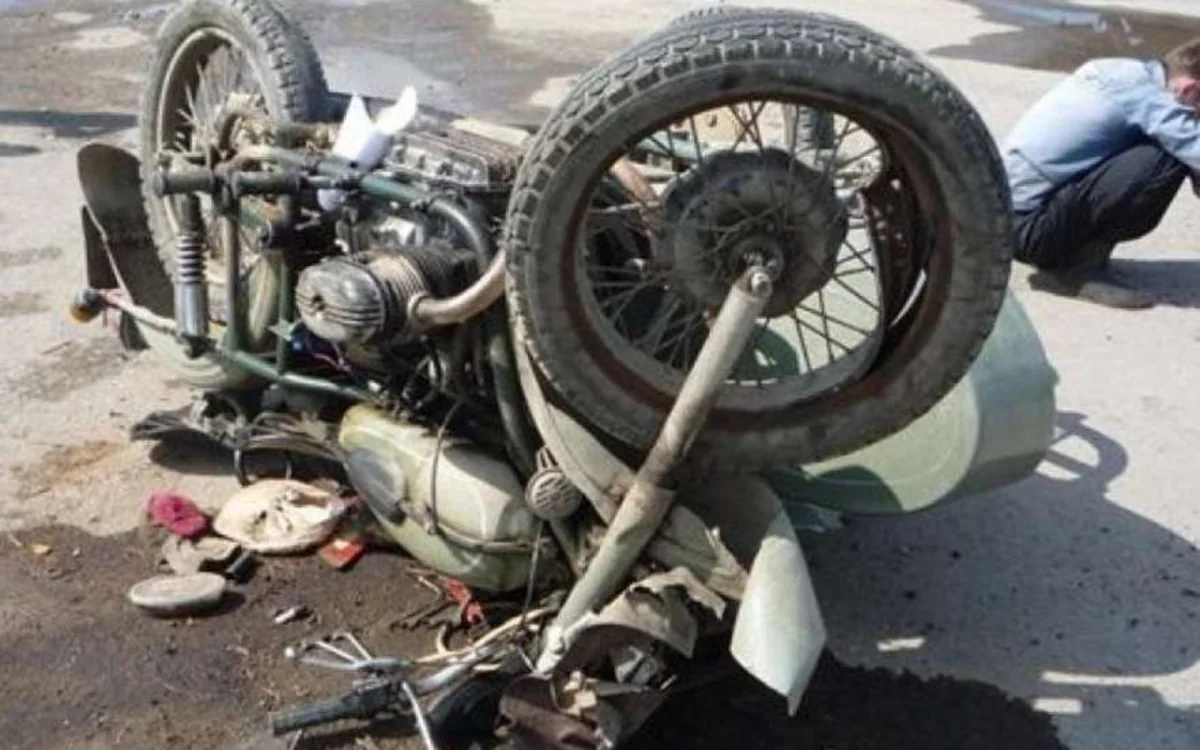 Neftçalada motosiklet traktora çırpılıb, sürücü ölüb