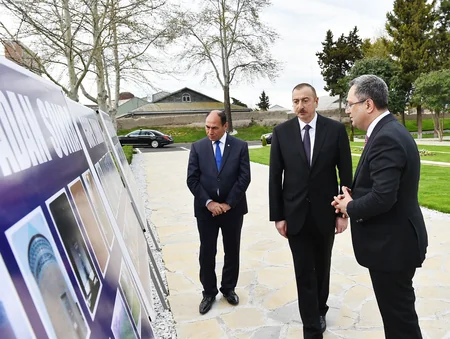 Prezident Bərdə türbəsində və Torpaqqala kompleksində əsaslı yenidənqurmadan sonra yaradılan şəraitlə tanış olub