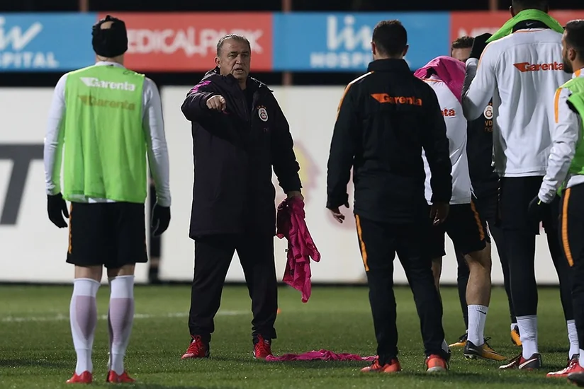 “Qalatasaray” 3 futbolçusu ilə yollarını ayıracaq