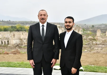 Prezident Füzuli rayon ictimaiyyətinin nümayəndələri ilə görüşüb - TAM MƏTN