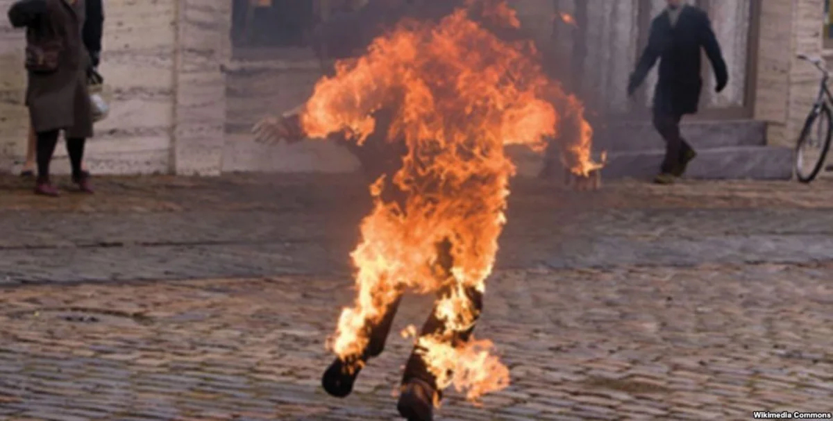 Gəncədə 38 yaşlı kişi özünü yandırıb - YENİLƏNİB