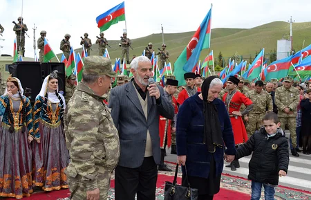 Aprel döyüşlərinin ikinci ildönümü zəfər yürüşü ilə qeyd edilib