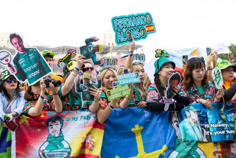 Formula 1 pilotları Bakıda azarkeşlərlə görüşüblər