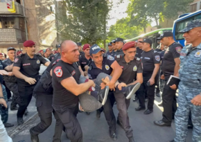 Ermənistanda arxiyepiskop Mikael Acapaxyanın 20-dən çox tərəfdarı saxlanılıb