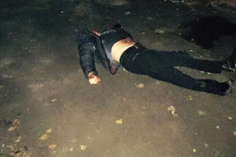 Abşeron gənclər şəhərciyində 26 yaşlı oğlana 12 bıçaq zərbəsi vurulub