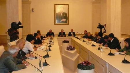 Gəncədə Mətbuatda Azərbaycan ədəbi dilinin qorunması: problemlər və perspektivlər mövzusunda dəyirmi masa keçirilib