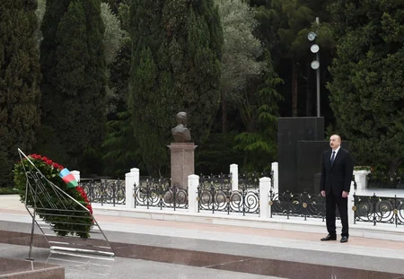 Azərbaycan Prezidenti ümummilli lider Heydər Əliyevin məzarını ziyarət edib - FOTO - YENİLƏNİB