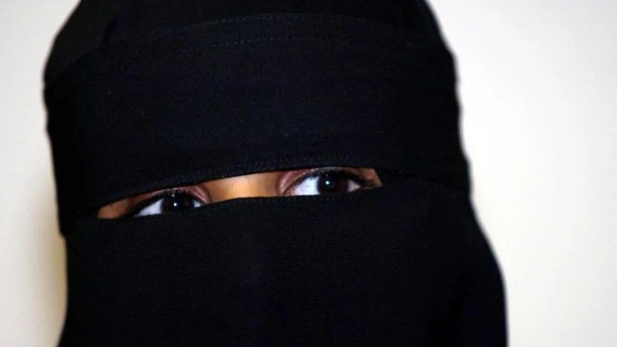 Avstriyada ictimai yerlərdə niqab və burqa geyinilməsi qadağan olunub