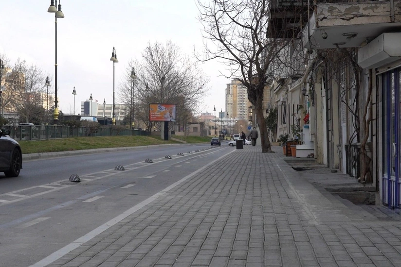 Bakının Mirzəağa Əliyev küçəsində yeni səki salınıb