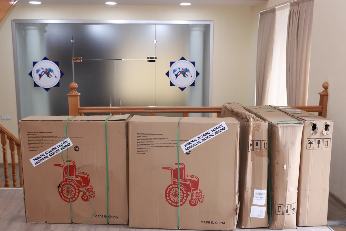 Azərbaycan diasporu qazilərə əlil arabaları bağışlayıb