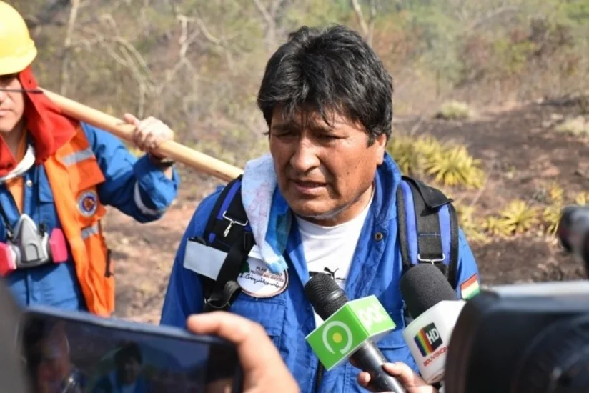 Boliviya prezidenti meşə yanğınlarının söndürülməsində iştirak edib
