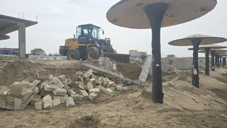 Dəniz kənarında inşa edilən qanunsuz tikili sökülüb