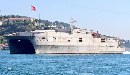 Американский десантный корабль вошел в Черное море