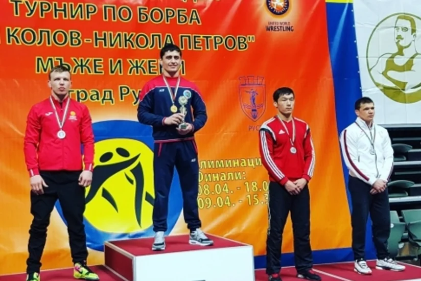 Azərbaycan güləşçiləri Bolqarıstan turnirinun ilk günündə 4 medal qazanıblar