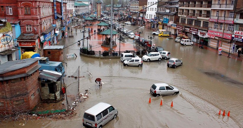 Hindistanın nəzarətində olan ərazilərdə daşqınlar insan tələfatı ilə nəticələnib