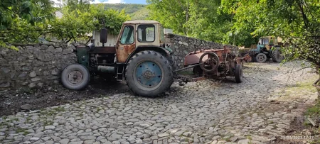 Şəkidə qəzaya düşməmək üçün özünü traktordan atan sürücü ölüb