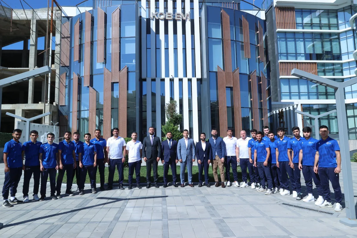 AMF-in prezidenti dünya çempionatında iştirak edəcək U-23 millisinin üzvləri ilə görüşüb